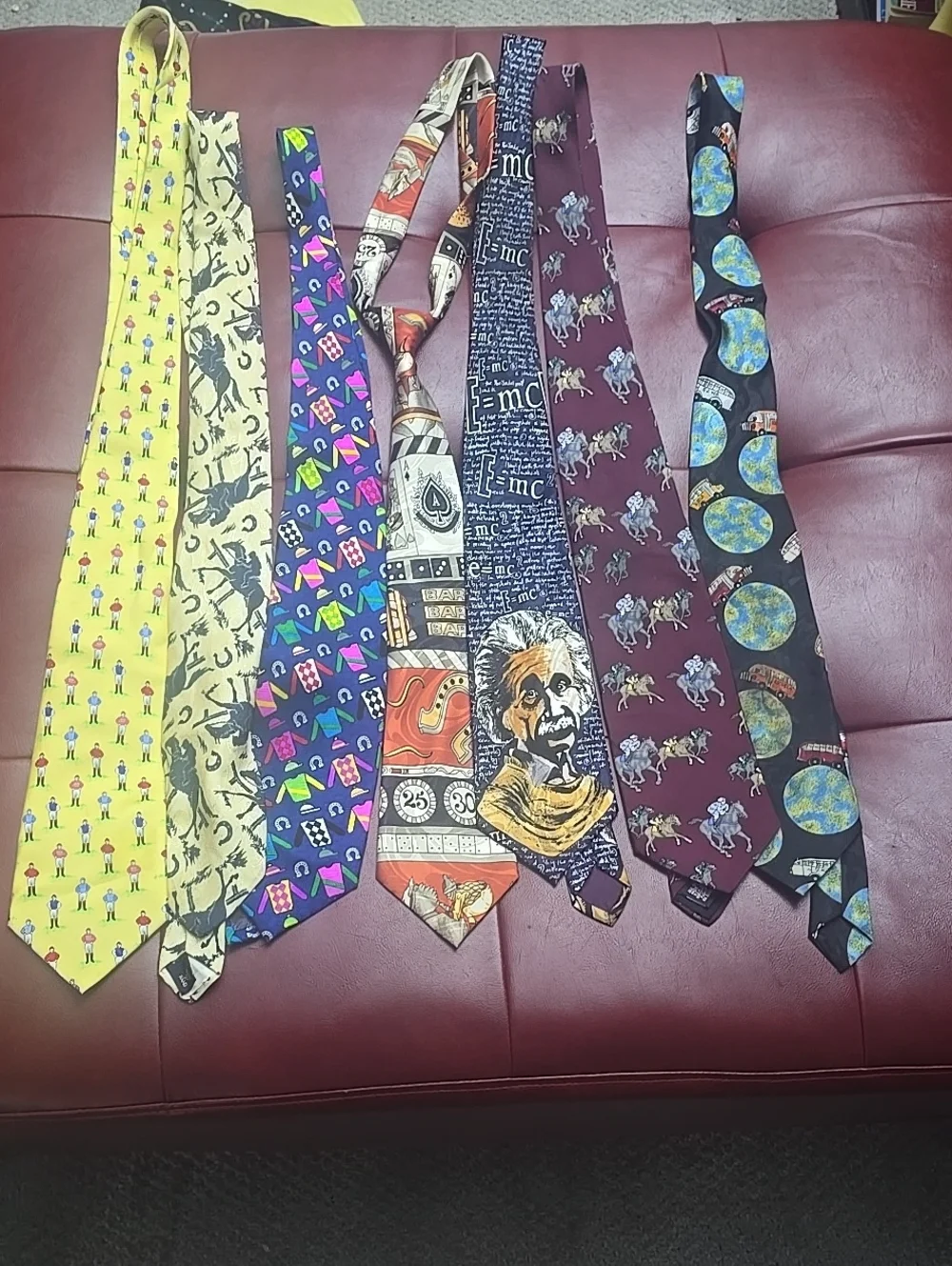 Vintage  Patterned Necktie - Classic Fashion Accessory